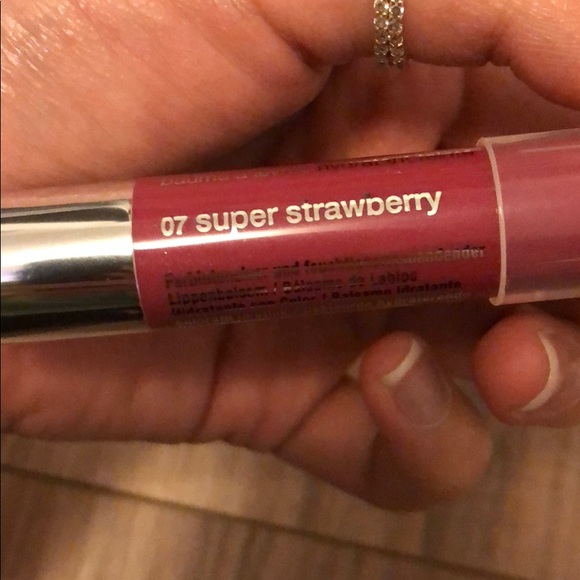 Clinique Lipstick - Picture 4 of 5